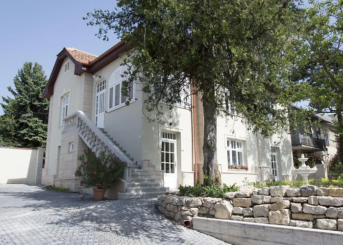 Fontana באלאטונפורד