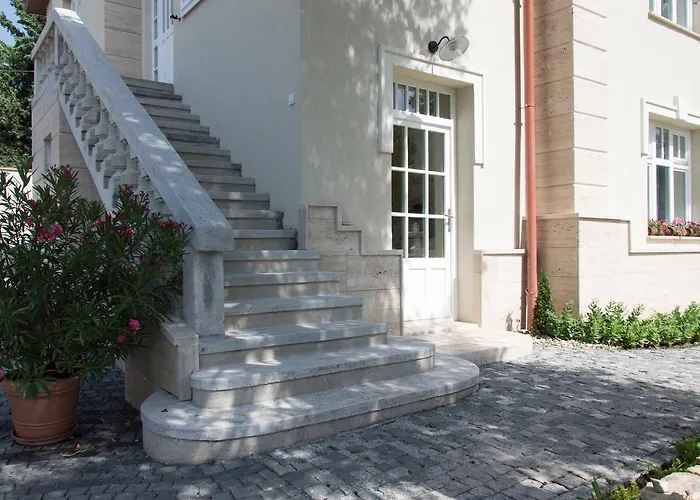 Fontana באלאטונפורד